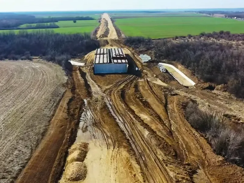 VIDEO Care este autostrada de 32 de km, lăsată în paragină de Umbrărescu. Niciun utilaj sau muncitor - Foto: Facebook/ Asociația Pro Infrastructură