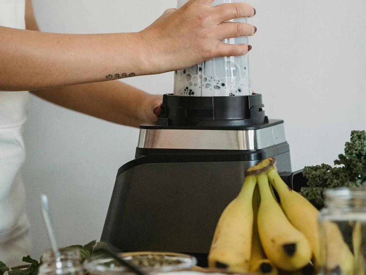 Preparare smoothie cu banane