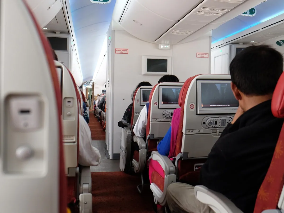 Mit sau adevăr. Părerea unui pilot despre cel mai sigur loc în avion. Supraviețuirea depinde de mulți factori