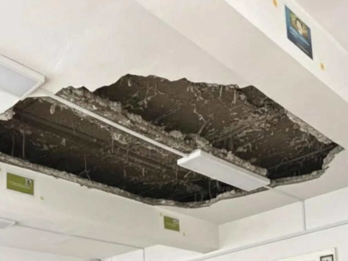 Tavan prăbușit în sala de clasă, la Colegiul Tehnic „Mihail Sturdza” din Iași