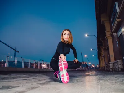 Femeie făcând sport - Foto: Freepik