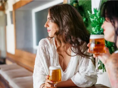 Amendă de 500 de lei dacă bei o bere. Nu ai voie să faci asta nici dacă e foarte cald și ți-e sete - Foto: Freepik.com (rol ilustrativ)