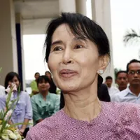 Aung San Suu Kyi, prima ieșire după înlăturarea de la putere prin lovitură de stat în Myanmar/FOTO: Agerpres