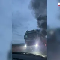 Panică pe DN28, după ce o cisternă încărcată cu alcool a luat foc în mers. Pompierii au intervenit  - Foto: ISU Iași
