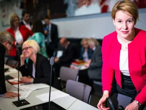 Ministrul german al Familiei, Franziska Giffey, considerată o stea în ascensiune a Partidului Social Democrat (SPD), a demisionat. / Foto: handelsblatt.com