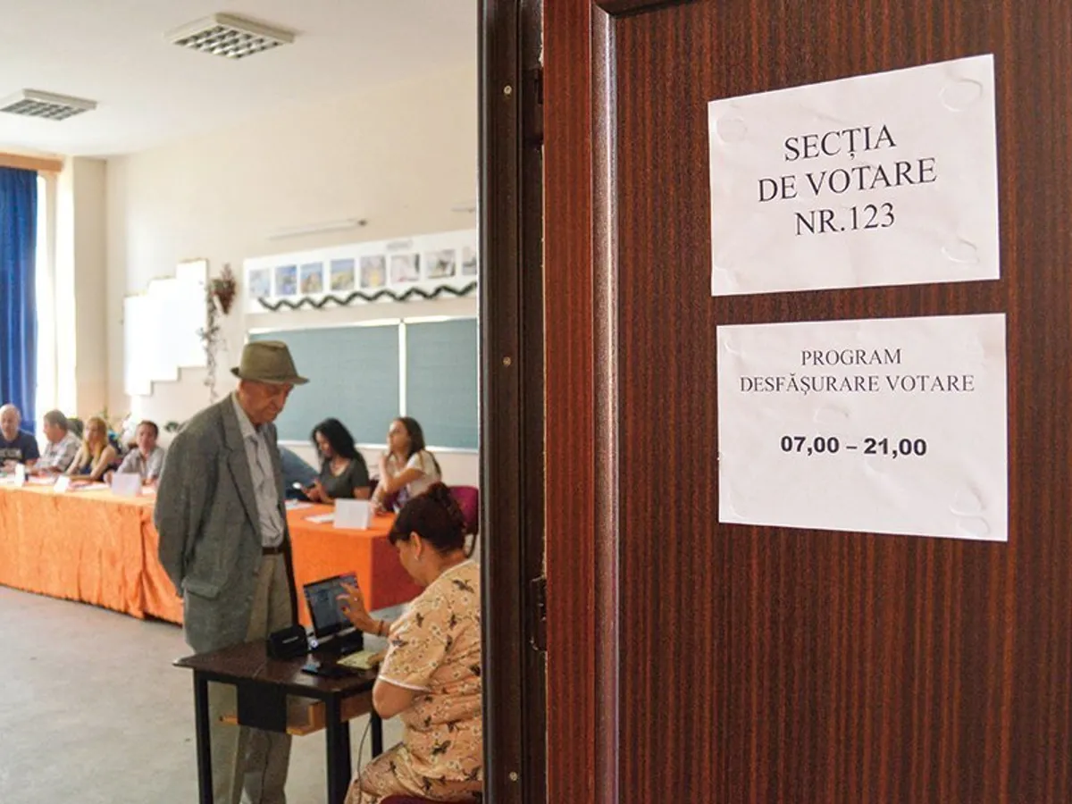 EU CU CINE VOTEZ? Românii trebuie să aleagă pe 10 noiembrie dintre 14 candidați. Unii dintre aceștia vor aduna mai puține voturi decât semnăturile
cu care au venit la BEC. Foto: INQUAM PHOTOS/ Bogdan Dănescu