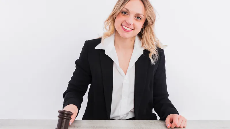 Pensie specială de 18.000 lei după doar 25 ani munciți. A strâns din salariu 2 case și un apartament - Foto: Freepik (Imagine cu caracter ilustrativ)