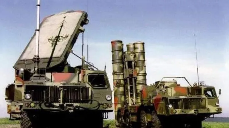 VIDEO Sistemul sovietic de rachete antiaeriene S-300 curăță cerul din Ucraina de avioane rusești / anticoruptie.md