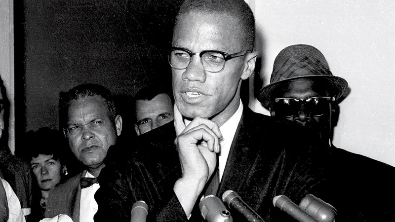 CEL MAI FURIOS OM Malcolm X s-a făcut remarcat ca purtător de cuvânt înflăcărat al Națiunii Islamului criticând dur rasismul din America