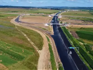 România atinge mult visata bornă de 1.000 km de autostradă cu un ciot izolat în câmp - Foto: Facebook/Asociația Pro Infrastructură