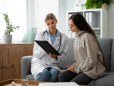 Doctoriță și pacientă - Foto: Freepik (rol ilustrativ)