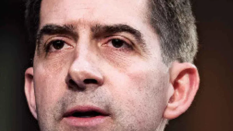 Senatorul Tom Cotton a fost un susținător timpuriu al teoriei scurgerilor din laborator