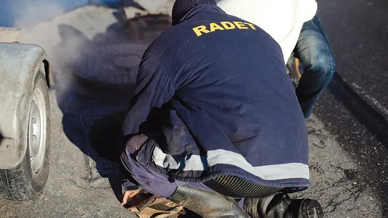 RADET este un mastodont care înghite subvenții uriașe, dar nu poate fi salvată. Avariile se țin lanț
