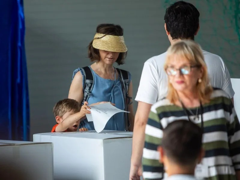 Câţi bani vor câştiga membrii secţiilor de votare, la parlamentare şi prezidenţiale - Foto: INQUAM PHOTOS/Ovidiu Micsik