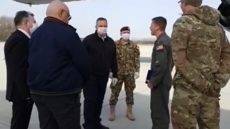 Tătaru și Arafat pe aeroport/FOTO: MApN