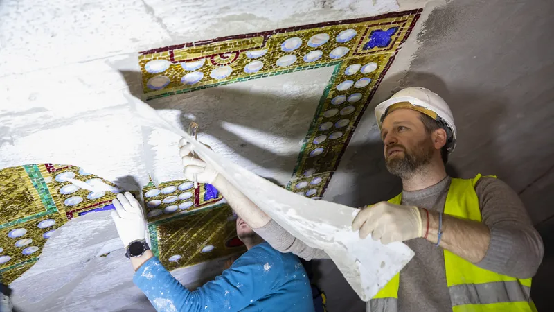 Mozaicul de 2,4 tone de la Catedrala Națională, finalizat. Începe montarea icoanei Pantocrator - Foto: basilica.ro