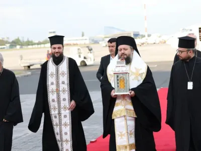 Lumina Sfântă a ajuns în România de la Ierusalim. A fost adusă cu un zbor privat - Foto: Captura/basilica.ro