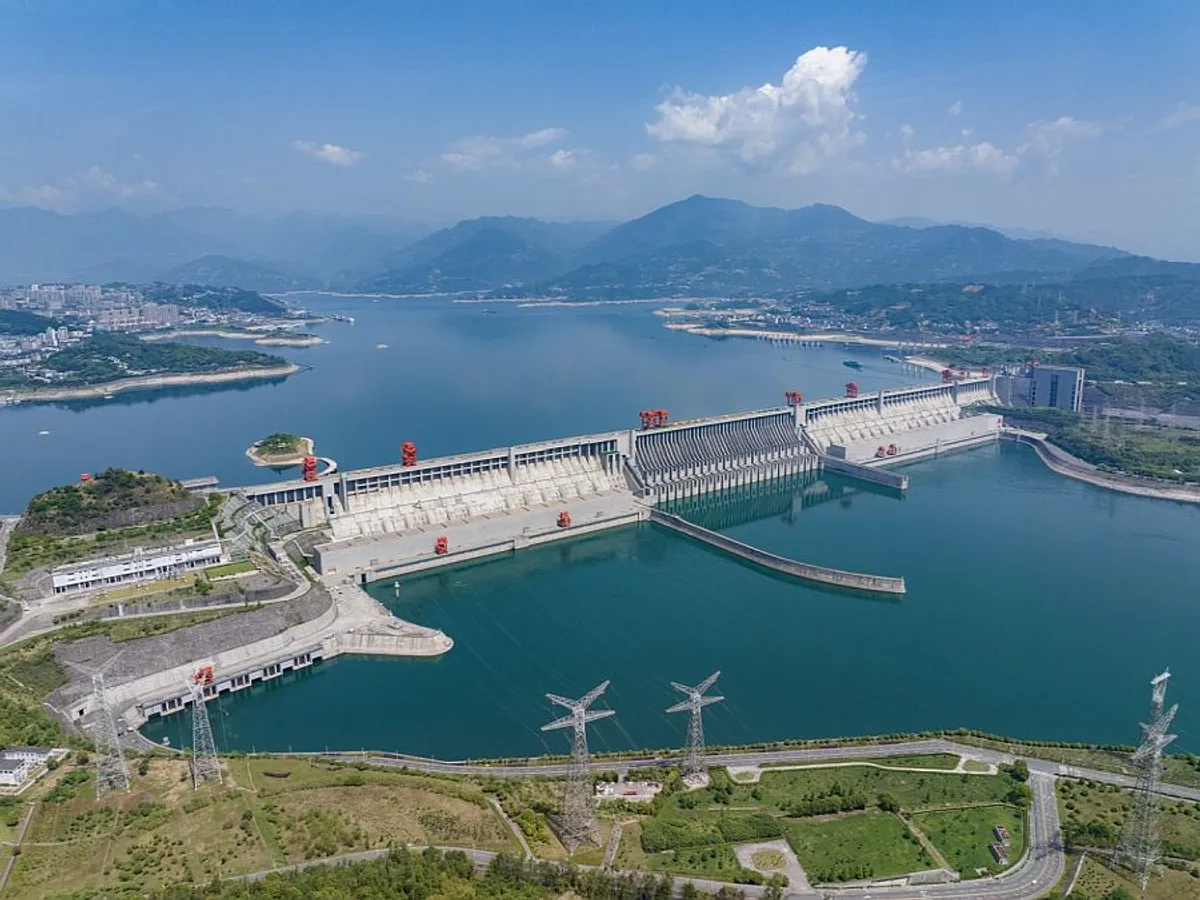 China. Vedere aeriană a barajului Trei Defileee, din orașul Yichang, provincia Hubei - Foto: Profimedia Images