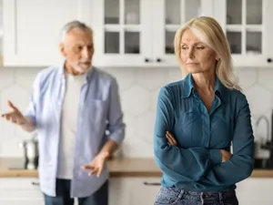 OFICIAL Pensionarii cu pensie peste 4.000 lei plătesc contribuții la asigurări de sănătate - Foto: Freepik