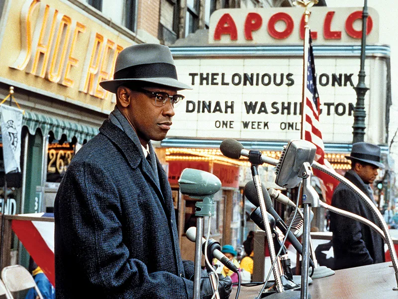 FRATELE MALCOLM Denzel Washington, a fost nominalizat la Oscar pentru interpretarea lui Malcolm X, aici în timpul vizitei sale din 24 februarie 1965