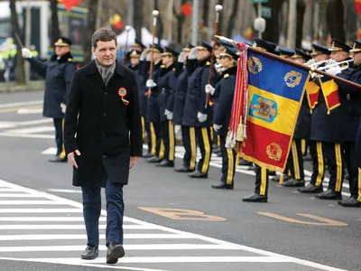 Preşedintele Nicuşor Dan, trecând în revistă Garda de onoare, de Ziua Naţională - Foto: Profimedia Images