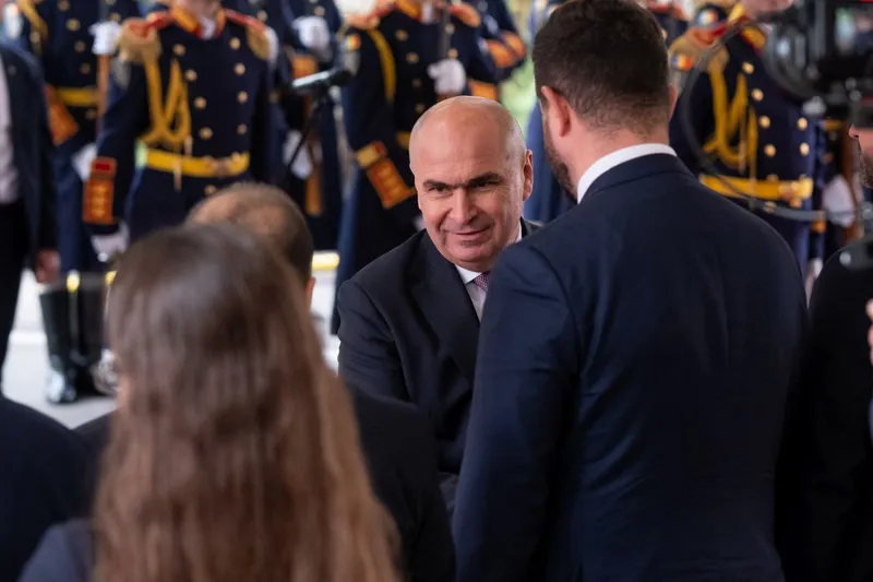 Ilie Bolojan, la primirea oficială a premierului R. Moldova - Foto: INQUAM PHOTOS/Alexandru Nechez