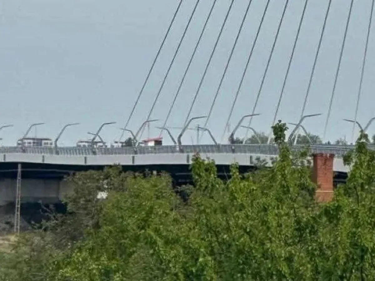 De ce se deforma un pod construit în judeţul Arad? Urmează lucrări de reparaţii. Ce fac acestea? - Foto: Critic Arad
