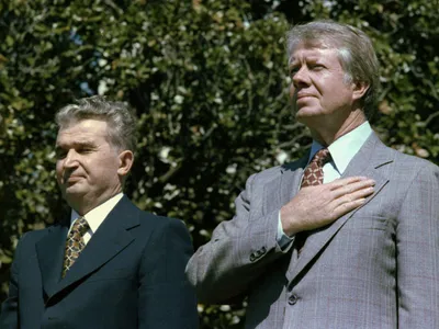 Nicolae Ceaușescu și Jimmy Carter, președintele SUA, în fața Casei Albe, în 1978 - Foto:  - Foto: Profimedia Images