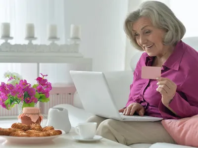 Pensionară la pensie - Foto: Magnific