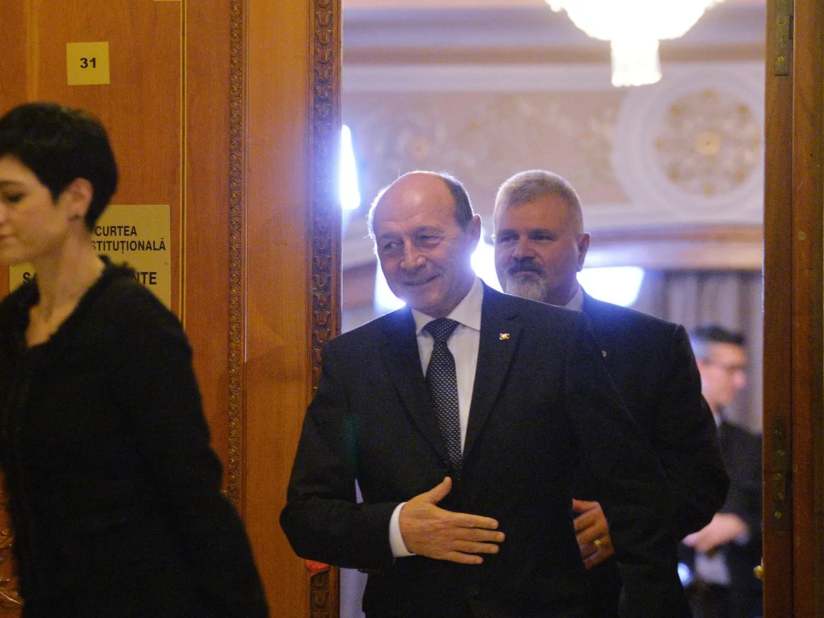 Fostul preşedinte Traian Băsescu avertizează: Ţara e într-un moment de mare dificultate. Grindeanu e problema