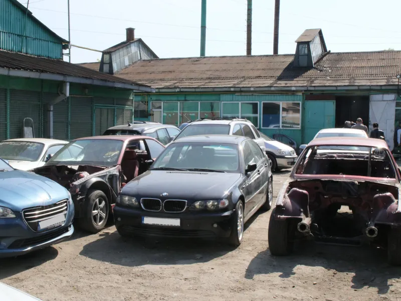 Zeci de service-uri auto, sancționate de RAR. Ce sfaturi au specialiștii pentru a nu lua țeapă. / Foto: Registrul Auto Român Oficial, Facebook