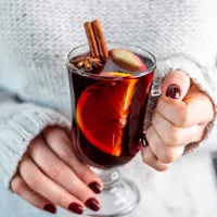 Beneficiile neștiute ale vinului fiert pentru organism. Ajută digestia și îmbunătățește circulația  - Foto: Profimedia Images (imagine cu rol ilustrativ)
