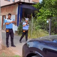 Poliția Locală Sector 1 este în proces de digitalizare, iar câteva echipaje deja au primit dispozitivele pentru sancționarea șoferilor care parchează neregulementar - Foto: captură video