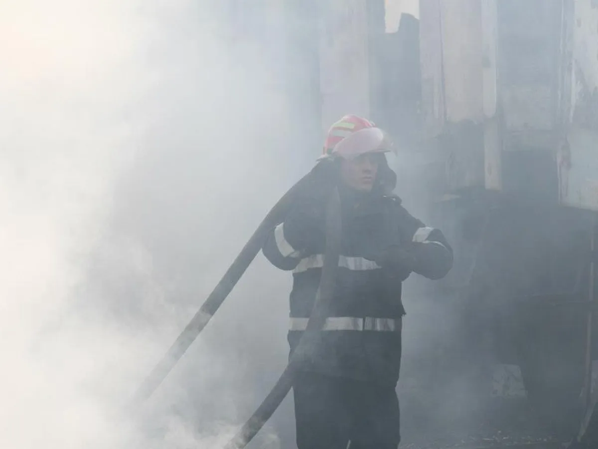 Pompierii s-au luptat pentru stingerea incendiului. FOTO: Facebook
