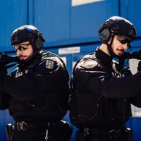 Momente de panică într-un bloc din București. Au fost alertate forțele speciale. Ce s-a întâmplat? - Foto: imagini amator
