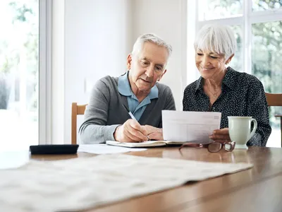 Prima pensie crescută în 2025. Cine sunt pensionarii care încep să ia bani în plus? Document Foto: Freepik (fotografie cu caracter ilustrativ)