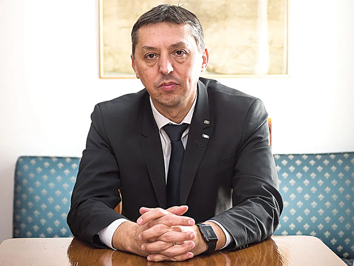 Psihologul Daniel David  a arătat că analfabetismul  funcțional, neîncrederea față de autorități și credința în superstiții au prăbușit campania de vaccinare