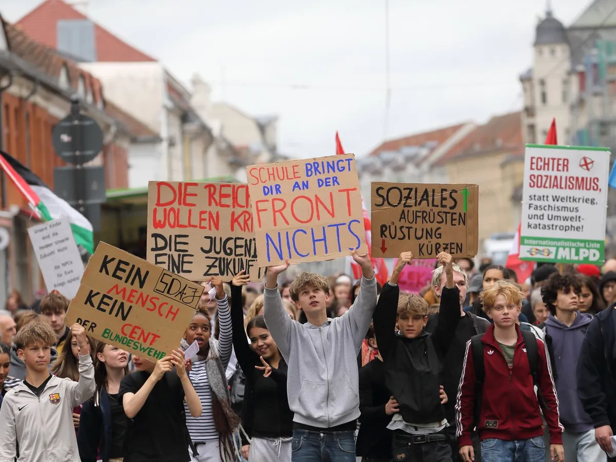 Studenții germani ies în stradă împotriva serviciul militar obligatoriu. Manifestații în 100 de orașe - Foto: Profimedia Images