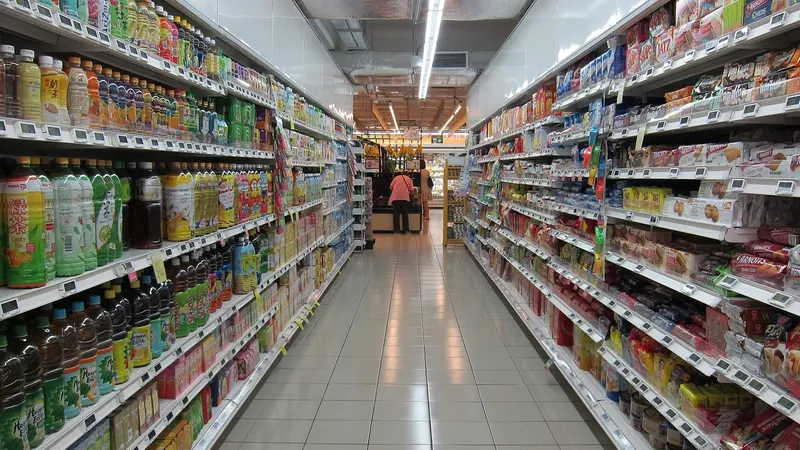 Incident într-un hypermarket din Capitală. Oameni răniți grav, geamurile s-au prăbușit peste ei! - Foto: Pixabay(imagine cu rol ilustrativ)