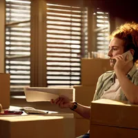 O femeie vorbește la telefon - Foto: Freepik (rol ilustrativ)