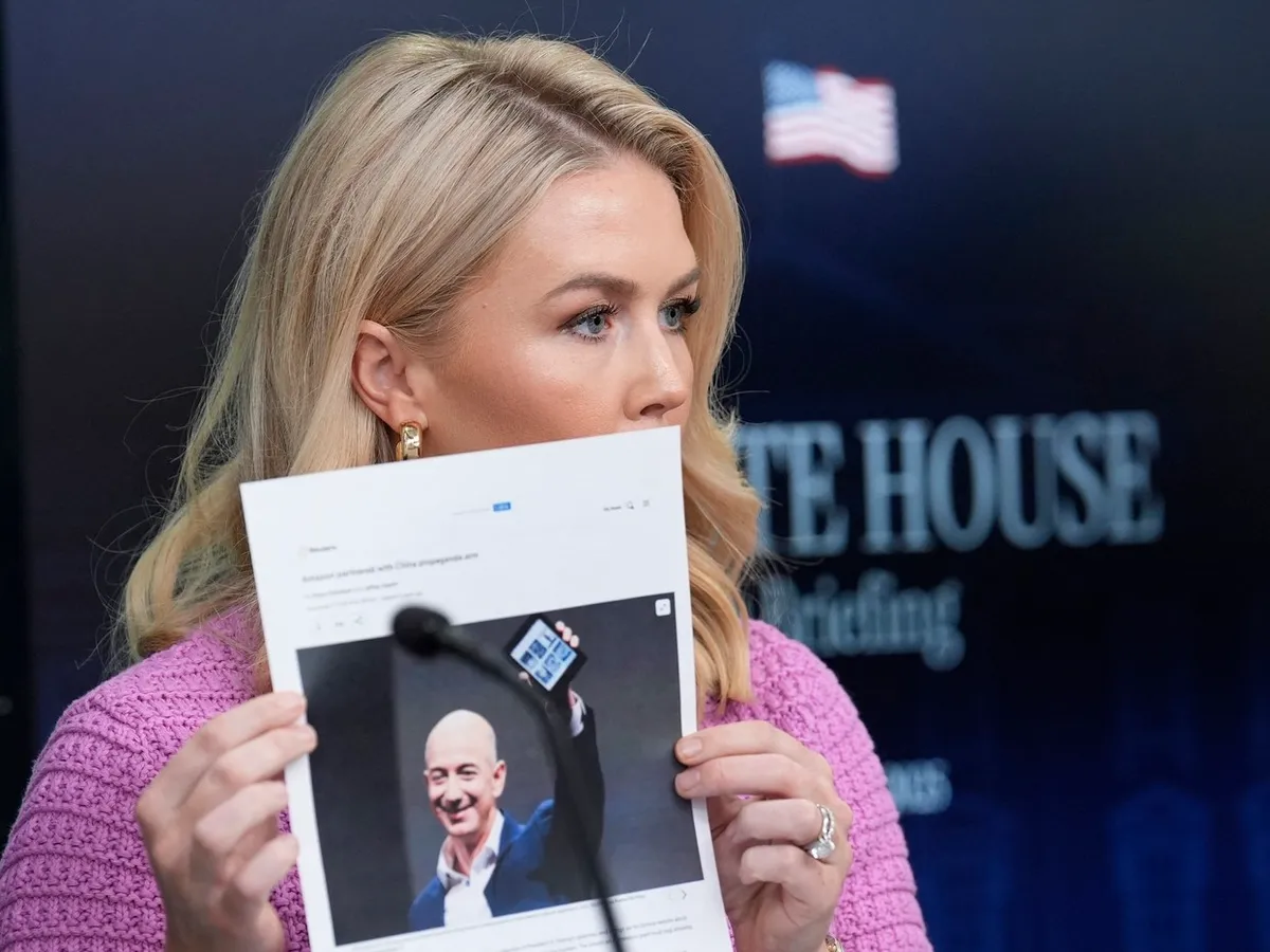 Trump s-a supărat că gigantul Amazon va afișa prețurile cu și fără taxe vamale. „Ostil și politic” - Foto: Profimedia Images (Imagine cu rol ilustrativ)