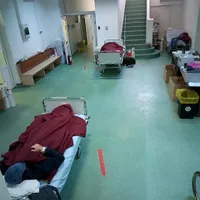 Imagine cu pacienți COVID tratați pe holuri, la Institutul Marius Nasta din București. Sursa: Facebook Institutul Marius Nasta