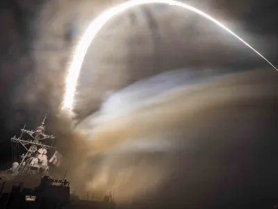 Pilot american de F-16, premiat pentru manevre excepționale împotriva rebelilor Houthi. Cum a supraviețuit unui baraj de ra