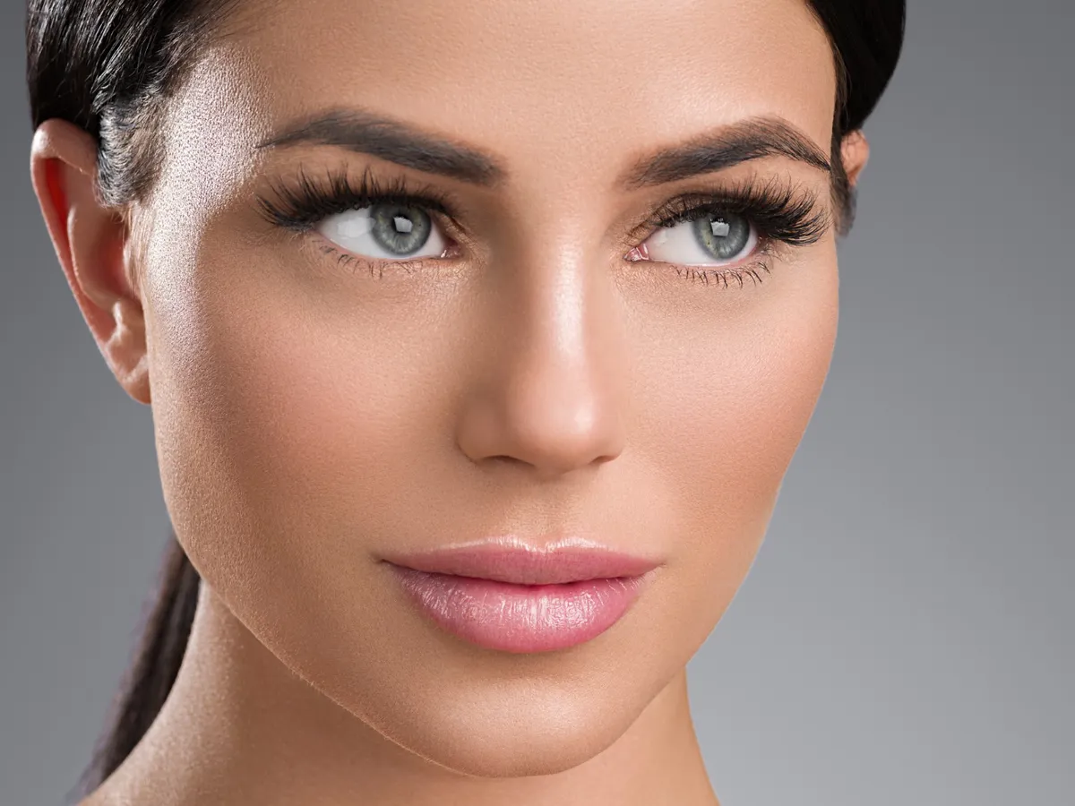 Femeie cu gene lungi - Foto: Freepik (Imagine cu rol ilustrativ)