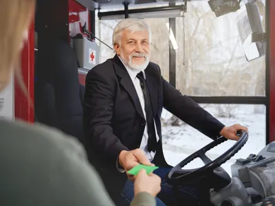 Bonus la pensie de 73.000 de euro, pierdut de un șofer de autobuz. Gestul care l-a lăsat fără bani - Foto: Freepik (Imagine cu rol ilustrativ)