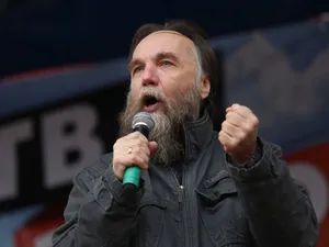 Alexandr Dughin, despre rezultatul lui George Simion la alegeri: „Este victoria lui Călin Georgescu. Este o șansă pentru noi”