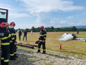 Un avion de mici dimensiuni s-a prăbușit în zona Orăștie. Pilotul nu a supraviețuit accidentului - foto: ISU Hunedoara