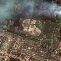 Bombardamente intense asupra orașului Energodar, lângă centrala nucleară Zaporojie - FOTO: Twitter/wnewspresse