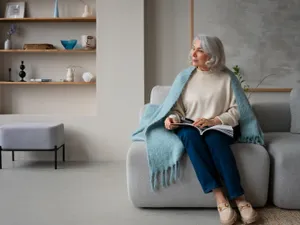 Se dau bani pe cardul de energie, Ce pensie și salariu trebuie să ai că primești 700 lei în plus? - Foto: Freepik
