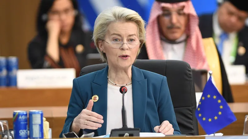 Ursula von der Leyen, medic de profesie, a salvat un pasager la bordul unui avion. Ce s-a întâmplat - foto: Profimedia Images (rol ilustrativ)